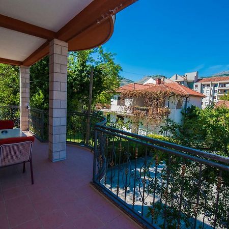 Apartmani Santa Barbara トレビニエ エクステリア 写真