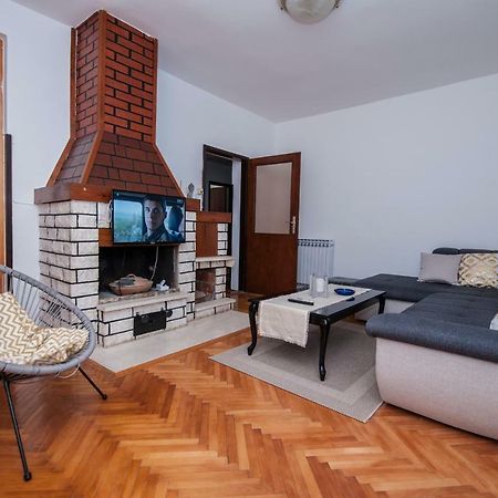 Apartmani Santa Barbara トレビニエ エクステリア 写真