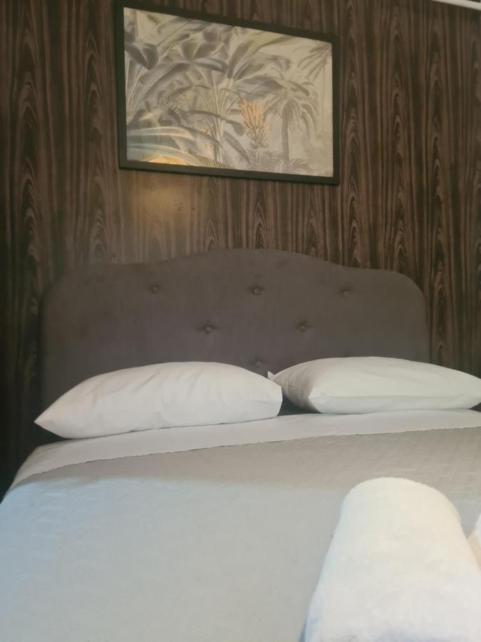 Apartmani Santa Barbara トレビニエ エクステリア 写真