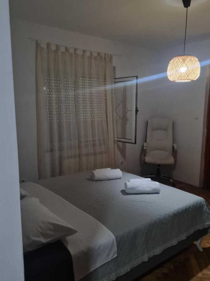 Apartmani Santa Barbara トレビニエ エクステリア 写真