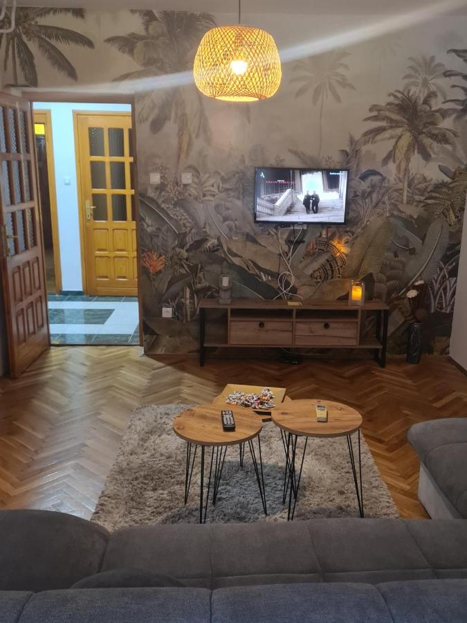 Apartmani Santa Barbara トレビニエ エクステリア 写真