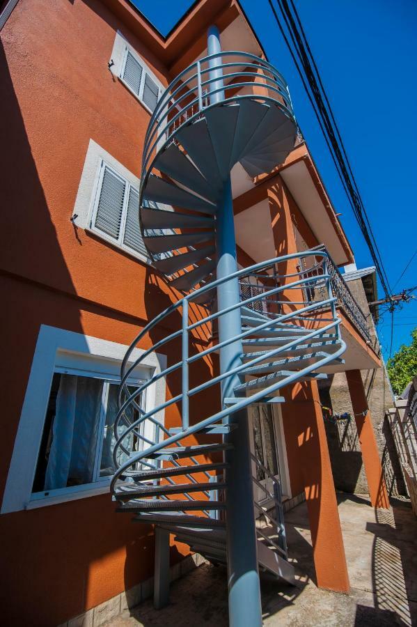 Apartmani Santa Barbara トレビニエ エクステリア 写真