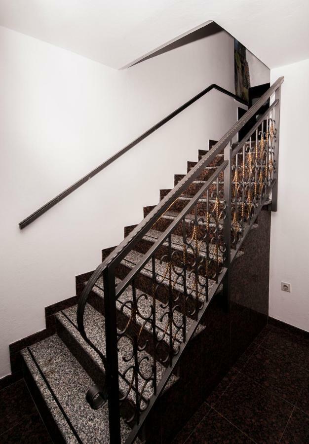 Apartmani Santa Barbara トレビニエ エクステリア 写真