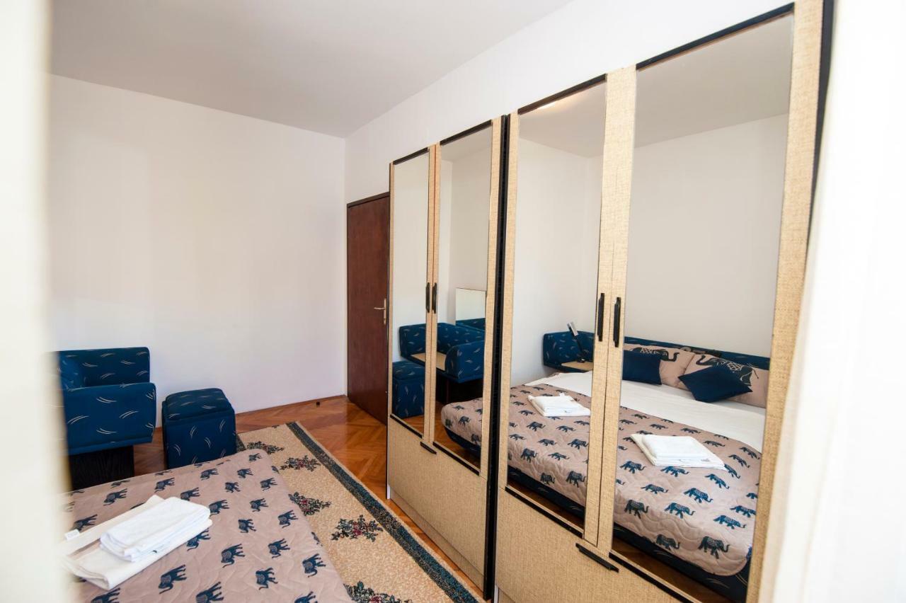 Apartmani Santa Barbara トレビニエ エクステリア 写真