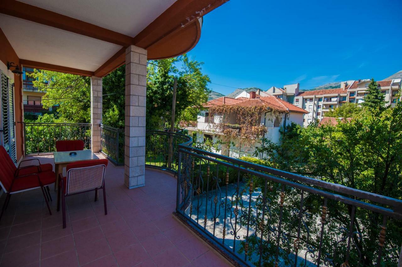 Apartmani Santa Barbara トレビニエ エクステリア 写真