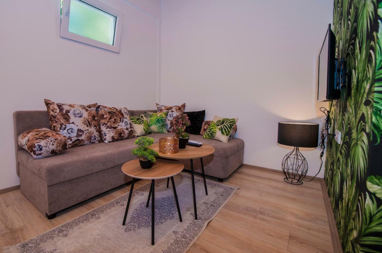 Apartmani Santa Barbara トレビニエ エクステリア 写真