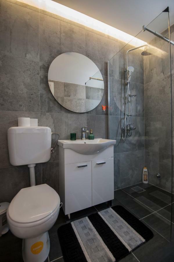 Apartmani Santa Barbara トレビニエ エクステリア 写真