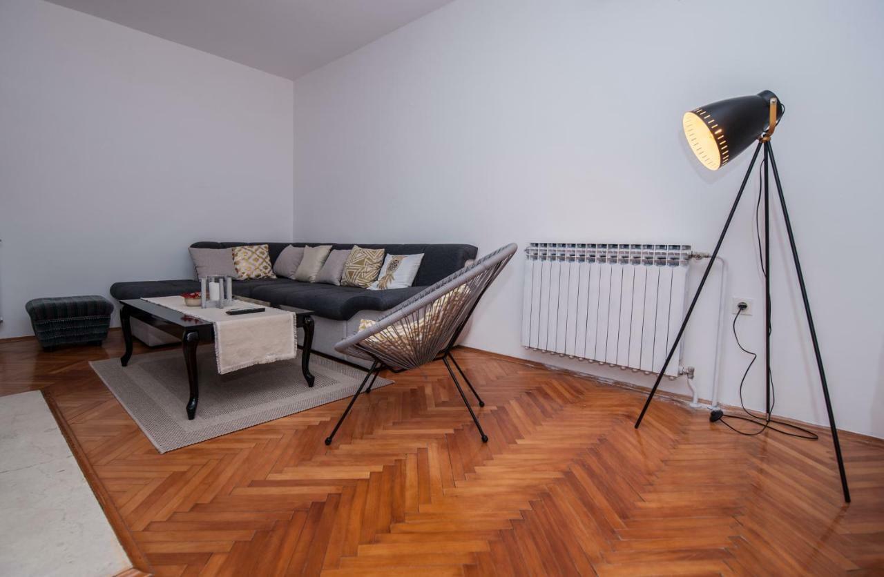 Apartmani Santa Barbara トレビニエ エクステリア 写真