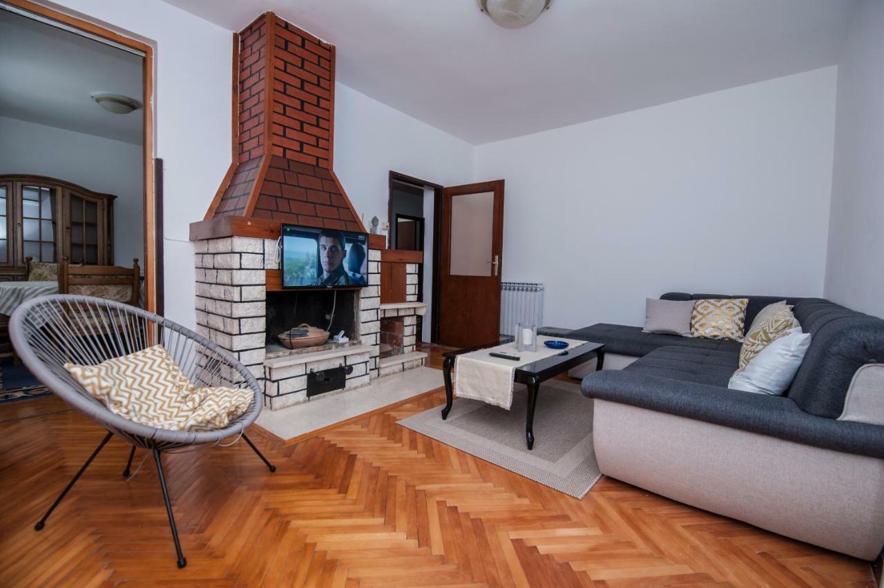Apartmani Santa Barbara トレビニエ エクステリア 写真